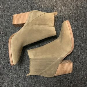 Marc Fisher Size 9 Suede Boots